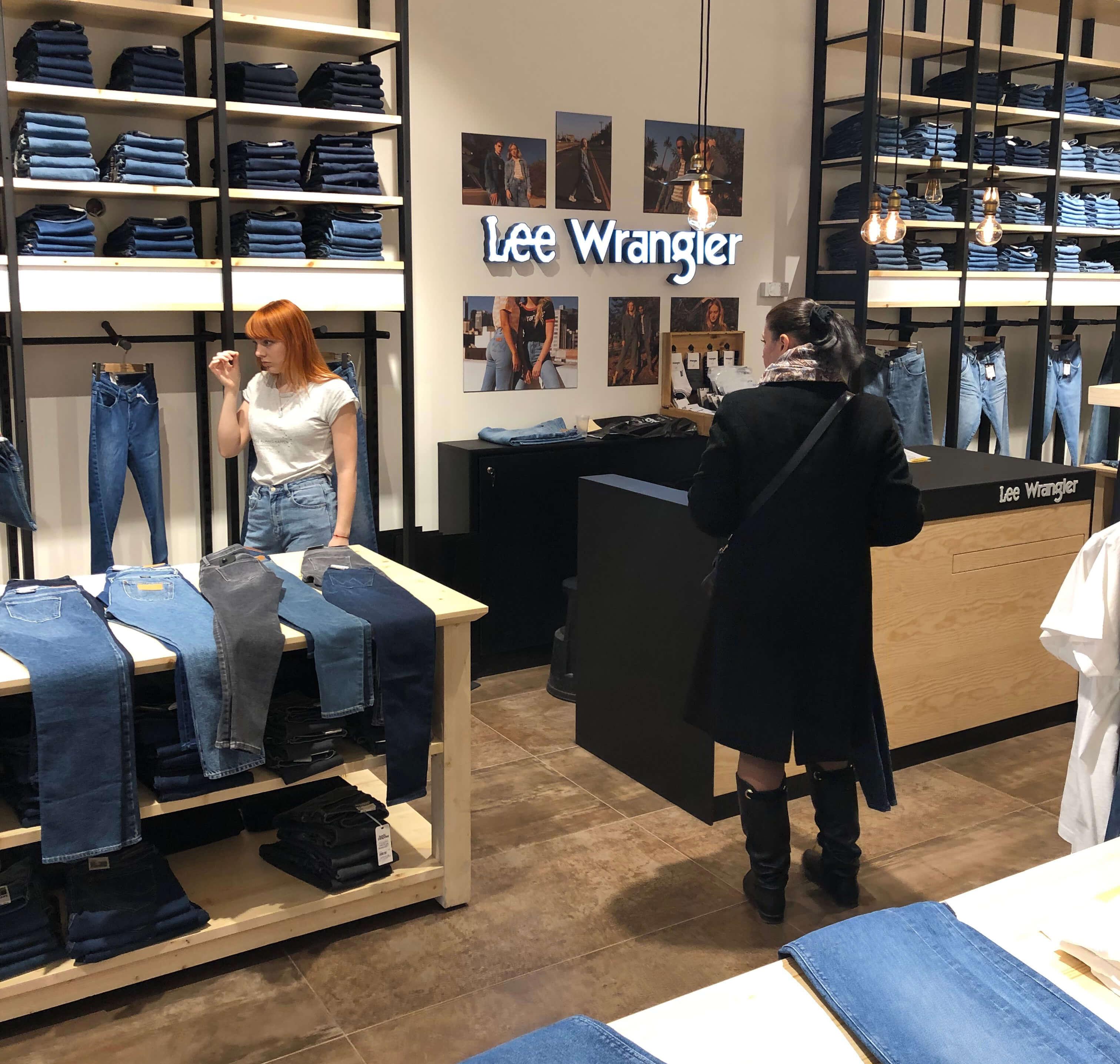 Магазин li. Lee магазины в Москве. Lee Wrangler магазины в Москве. Lee магазины СПБ. Ли Вранглер магазин.