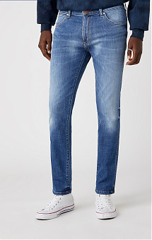 Джинсы Wrangler Men River Tapered Jeans (W17TYLZ70) купить за 12749 руб. в  интернет-магазине JNS